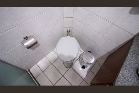 Casa à venda com 270m², 8 quartos e 3 vagas Casa à venda com 270m², 8 quartos e 3 vagasCasa 2 - Banheiro