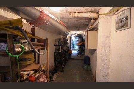 Casa à venda com 270m², 8 quartos e 3 vagas Casa à venda com 270m², 8 quartos e 3 vagasCasa 2 - Área Comum