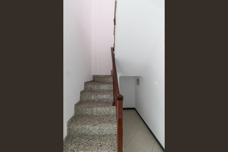 Casa para alugar com 260m², 3 quartos e 4 vagasEscada