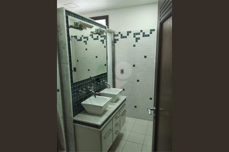 Casa à venda com 488m², 5 quartos e 3 vagas