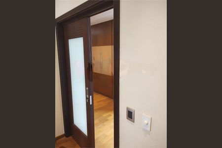 Casa à venda com 488m², 5 quartos e 3 vagas