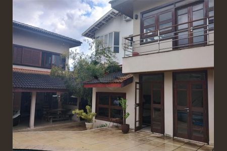 Casa à venda com 488m², 5 quartos e 3 vagas