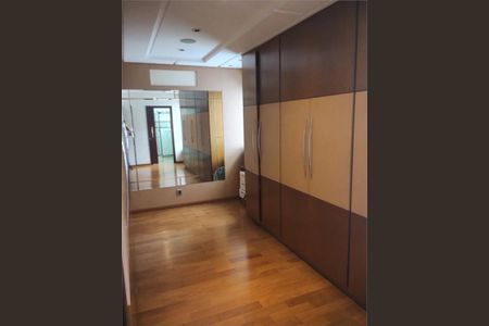 Casa à venda com 488m², 5 quartos e 3 vagas