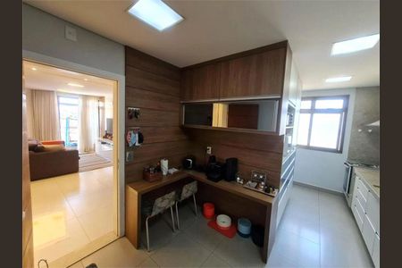 Apartamento à venda com 220m², 4 quartos e 3 vagas