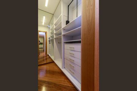 Apartamento para alugar com 179m², 4 quartos e 3 vagasCloset da Suíte 1