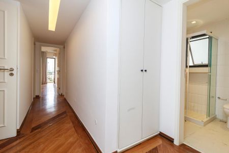 Apartamento para alugar com 179m², 4 quartos e 3 vagasCorredor