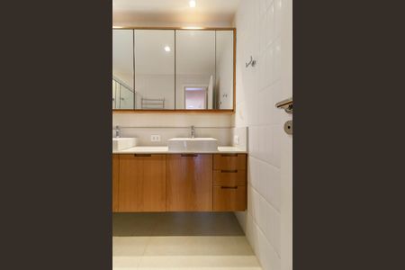 Apartamento para alugar com 179m², 4 quartos e 3 vagasBanheiro da Suíte 1