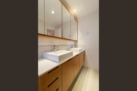 Apartamento para alugar com 179m², 4 quartos e 3 vagasBanheiro da Suíte 1