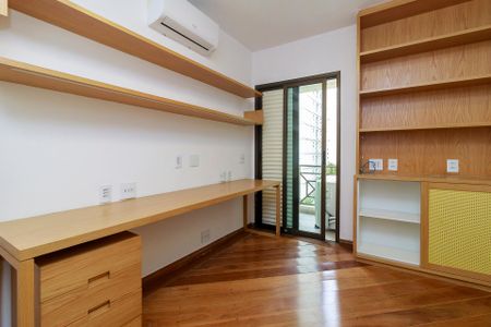 Apartamento para alugar com 179m², 4 quartos e 3 vagasQuarto 2