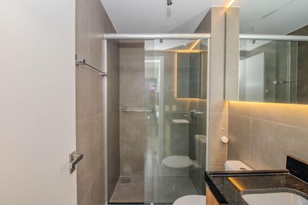 Banheiro de kitnet/studio para alugar com 1 quarto, 38m² em Boa Vista, Porto Alegre