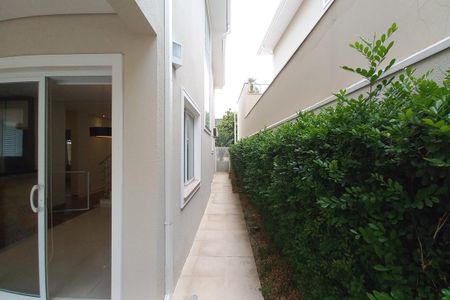 Casa de condomínio à venda com 258m², 4 quartos e 4 vagasCorredor