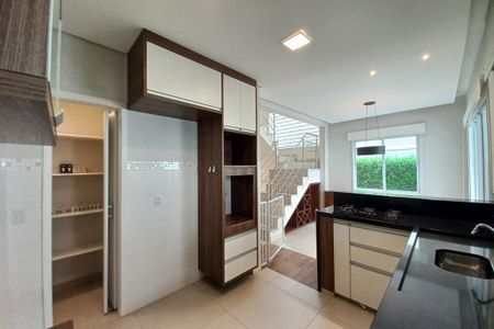 Casa de condomínio à venda com 258m², 4 quartos e 4 vagasCozinha