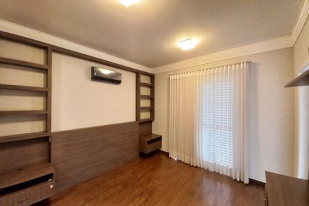 Casa de condomínio à venda com 258m², 4 quartos e 4 vagasSuíte 2