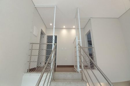 Casa de condomínio à venda com 258m², 4 quartos e 4 vagasEscada