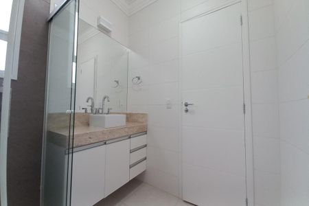 Casa de condomínio à venda com 258m², 4 quartos e 4 vagasBanheiro da Suíte 4