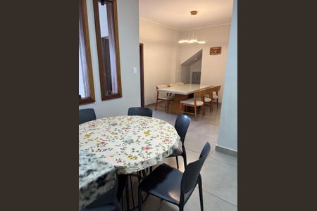 Casa à venda com 340m², 5 quartos e 4 vagas Casa à venda com 340m², 5 quartos e 4 vagasSala