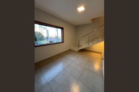 Casa à venda com 340m², 5 quartos e 4 vagas Casa à venda com 340m², 5 quartos e 4 vagasSala