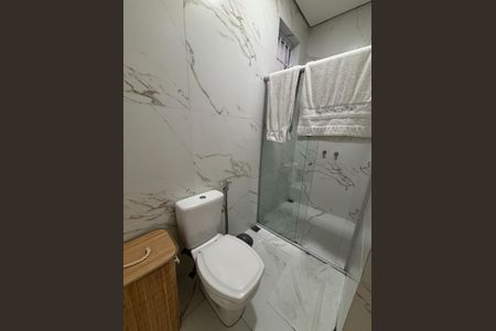 Casa à venda com 340m², 5 quartos e 4 vagas Casa à venda com 340m², 5 quartos e 4 vagasBanheiro