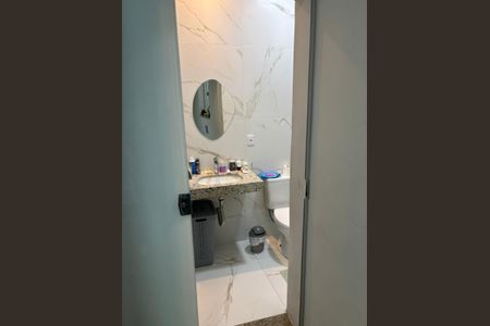 Casa à venda com 340m², 5 quartos e 4 vagas Casa à venda com 340m², 5 quartos e 4 vagasBanheiro