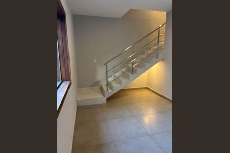 Casa à venda com 340m², 5 quartos e 4 vagas Casa à venda com 340m², 5 quartos e 4 vagasSala