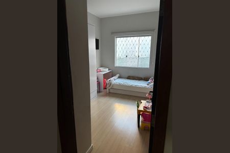 Casa à venda com 340m², 5 quartos e 4 vagas Casa à venda com 340m², 5 quartos e 4 vagasQuarto