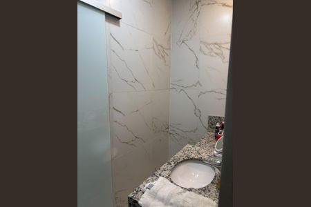 Casa à venda com 340m², 5 quartos e 4 vagas Casa à venda com 340m², 5 quartos e 4 vagasBanheiro