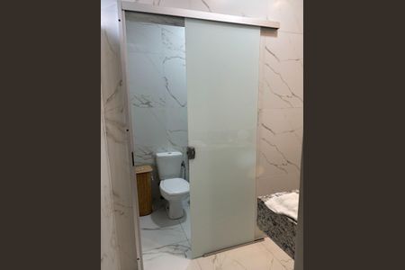 Casa à venda com 340m², 5 quartos e 4 vagas Casa à venda com 340m², 5 quartos e 4 vagasBanheiro