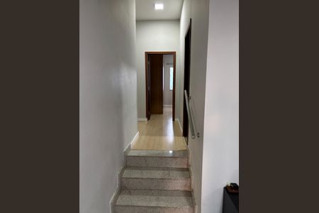 Casa à venda com 340m², 5 quartos e 4 vagas Casa à venda com 340m², 5 quartos e 4 vagasCorredor