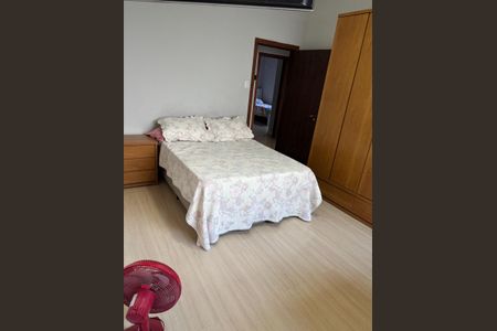 Casa à venda com 340m², 5 quartos e 4 vagas Casa à venda com 340m², 5 quartos e 4 vagasQuarto