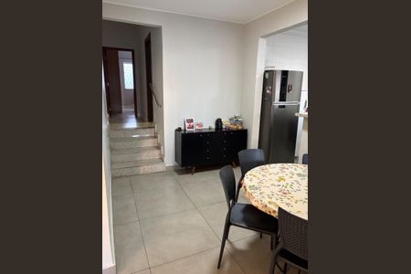 Casa à venda com 340m², 5 quartos e 4 vagas Casa à venda com 340m², 5 quartos e 4 vagasCozinha