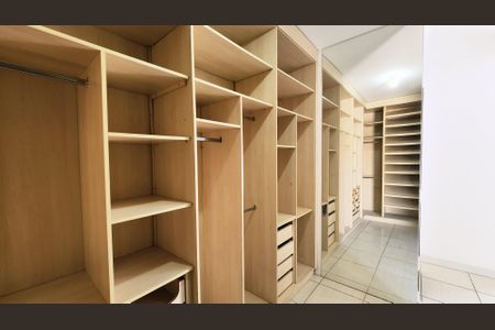 Casa à venda com 135m², 2 quartos e 2 vagasSuíte