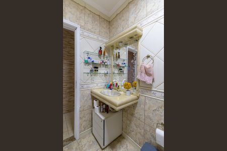 Casa para alugar com 240m², 3 quartos e 2 vagasBanheiro Social