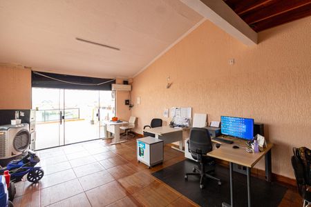 Casa para alugar com 240m², 3 quartos e 2 vagasEscritório