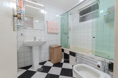 Apartamento à venda com 121m², 3 quartos e 1 vaga Apartamento à venda com 121m², 3 quartos e 1 vagaBanheiro da Suíte