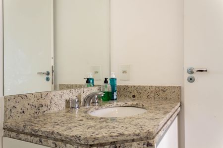 Apartamento à venda com 54m², 2 quartos e 1 vaga Apartamento à venda com 54m², 2 quartos e 1 vagaBanheiro