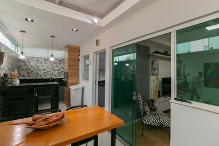 Apartamento à venda com 110m², 2 quartos e 2 vagasCozinha