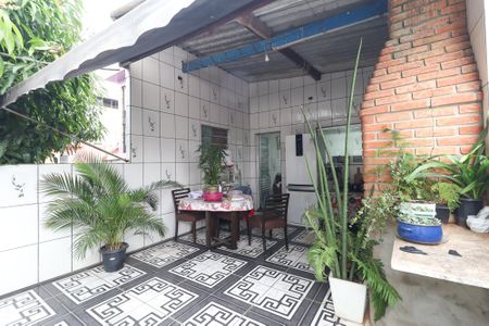 Casa à venda com 150m², 6 quartos e sem vagaQuintal casa 2