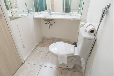 Studio à venda com 28m², 1 quarto e 1 vaga Studio à venda com 28m², 1 quarto e 1 vagaBanheiro da Suíte