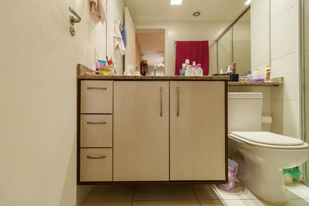 Apartamento para alugar com 69m², 2 quartos e 1 vaga Apartamento para alugar com 69m², 2 quartos e 1 vagaBanheiro da Suíte