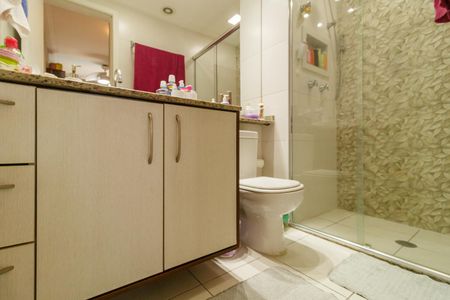 Apartamento para alugar com 69m², 2 quartos e 1 vaga Apartamento para alugar com 69m², 2 quartos e 1 vagaBanheiro da Suíte
