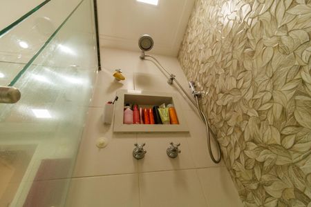 Apartamento para alugar com 69m², 2 quartos e 1 vaga Apartamento para alugar com 69m², 2 quartos e 1 vagaBanheiro da Suíte