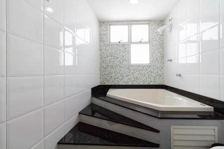 Apartamento à venda com 160m², 4 quartos e 2 vagasCobertura - Banheiro social 2