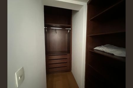 Apartamento para alugar com 58m², 1 quarto e 1 vaga Apartamento para alugar com 58m², 1 quarto e 1 vagaCloset da suíte