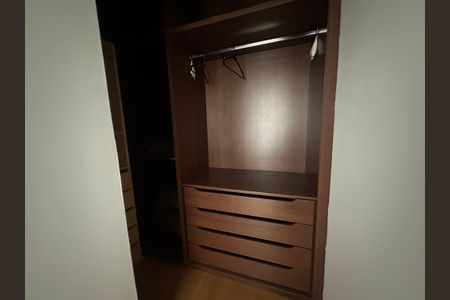 Apartamento para alugar com 58m², 1 quarto e 1 vaga Apartamento para alugar com 58m², 1 quarto e 1 vagaCloset da suíte
