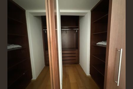 Apartamento para alugar com 58m², 1 quarto e 1 vaga Apartamento para alugar com 58m², 1 quarto e 1 vagaCloset da suíte