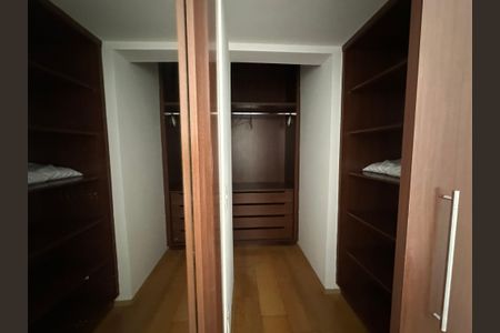 Apartamento para alugar com 58m², 1 quarto e 1 vaga Apartamento para alugar com 58m², 1 quarto e 1 vagaCloset da suíte