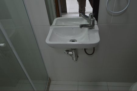 Casa de condomínio à venda com 188m², 4 quartos e 3 vagasBanheiro de Serviço