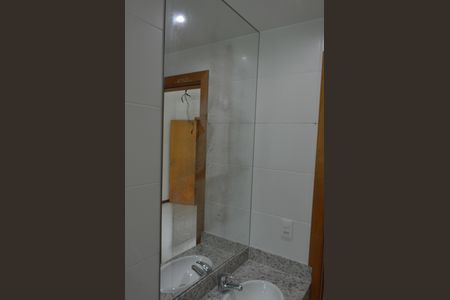 Casa de condomínio à venda com 188m², 4 quartos e 3 vagasBanheiro da Suíte 1