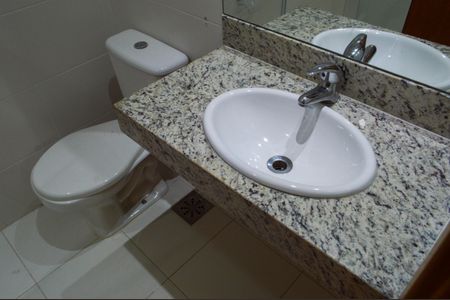 Casa de condomínio à venda com 188m², 4 quartos e 3 vagasBanheiro da Suíte 2