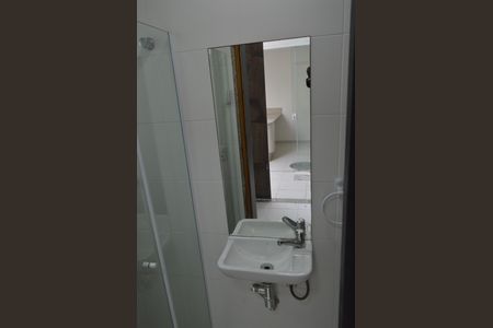 Casa de condomínio à venda com 188m², 4 quartos e 3 vagasBanheiro de Serviço